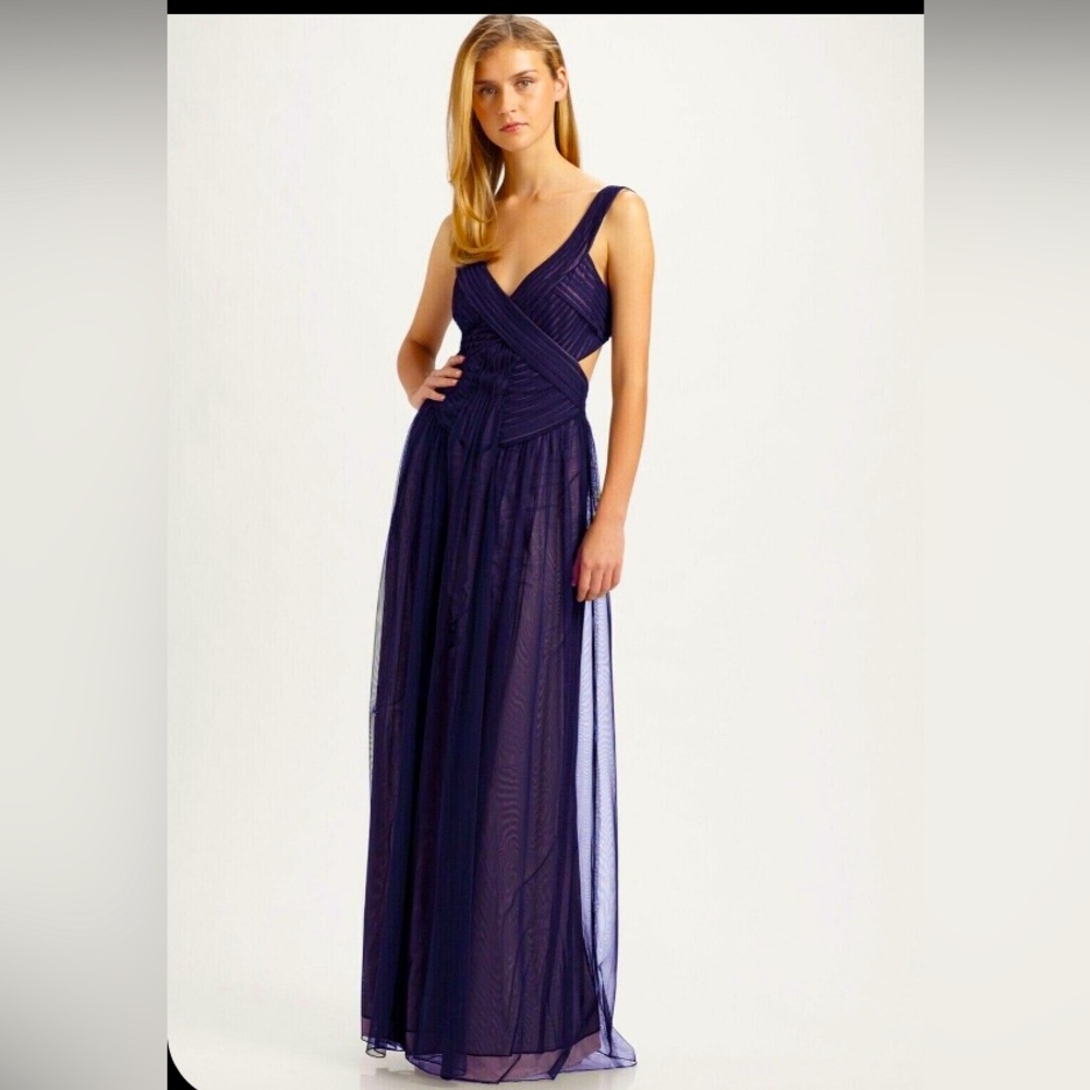 BCBG MAXAZRIA,sz04 “Mara” navy blue gown. N.w.t.